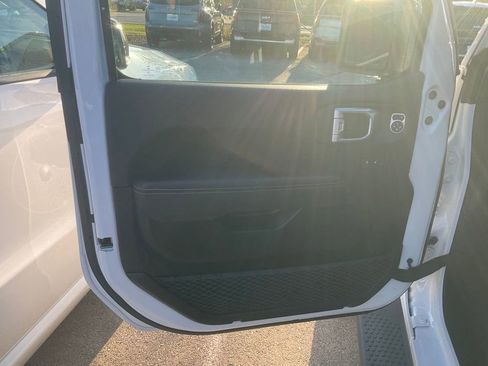 Used 2023 Jeep Wrangler Unlimited Sahara image 10