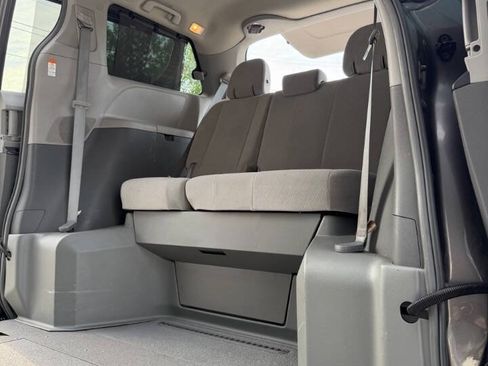 Used 2016 Toyota Sienna LE FWD image 18