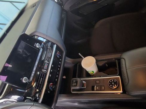 Used 2025 Nissan Pathfinder SV image 15