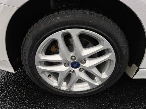 Used 2016 Ford Fusion SE FWD image 9