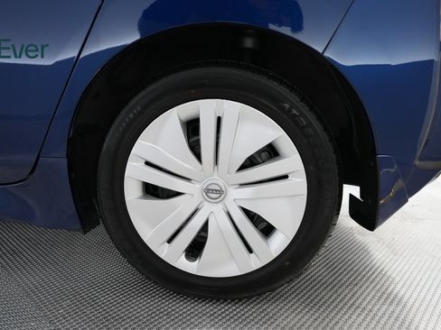 Used 2025 Nissan Leaf S FWD image 21