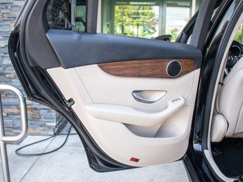 Used 2022 Mercedes-Benz GLC 300 4MATIC image 21