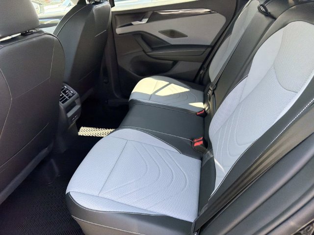 New 2026 Volkswagen Tiguan SE R-Line FWD image 11