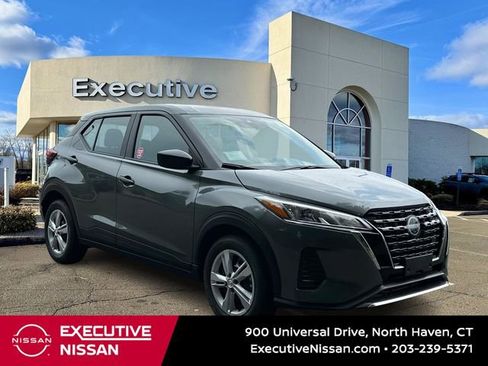 New 2025 Nissan Kicks Play S image 1