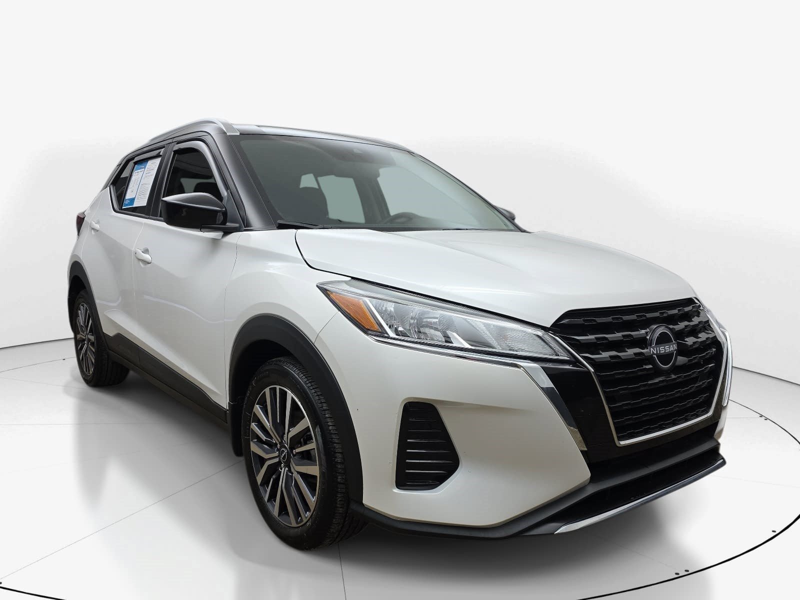 Used 2024 Nissan Kicks SV FWD image 2