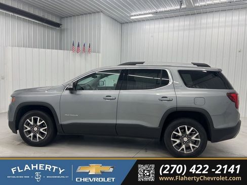 Used 2023 GMC Acadia SLE w/ Driver Convenience Package image 5