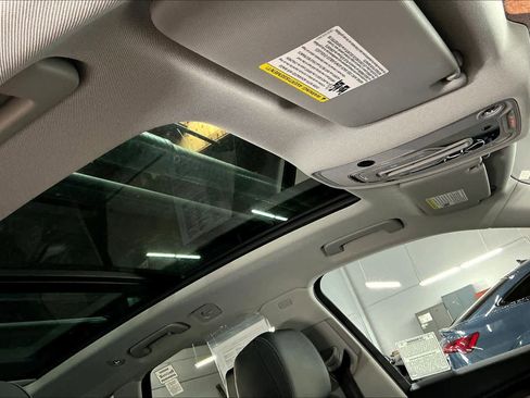 Used 2022 Audi Q5 e Premium w/ Convenience Package image 24