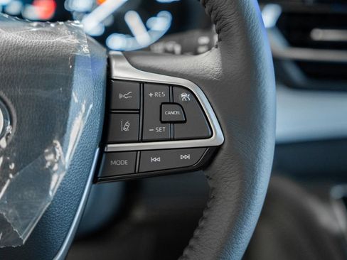 New 2026 Toyota Sienna XLE FWD image 28