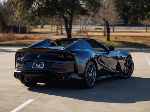 Used 2021 Ferrari 812 GTS image 12