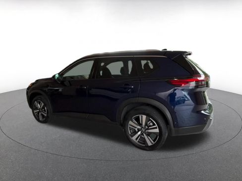 Used 2026 Nissan Rogue SL FWD image 9