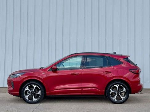 Certified 2025 Ford Escape ST-Line Elite w/ Premium Technology Package AWD/4WD image 3