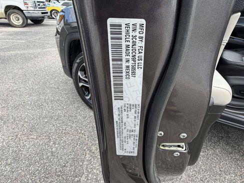 Used 2023 Jeep Compass Limited AWD/4WD image 33