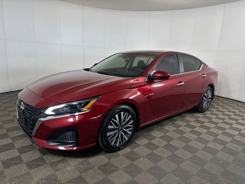 Used 2023 Nissan Altima 2.5 SV w/ SV Premium Package image 7