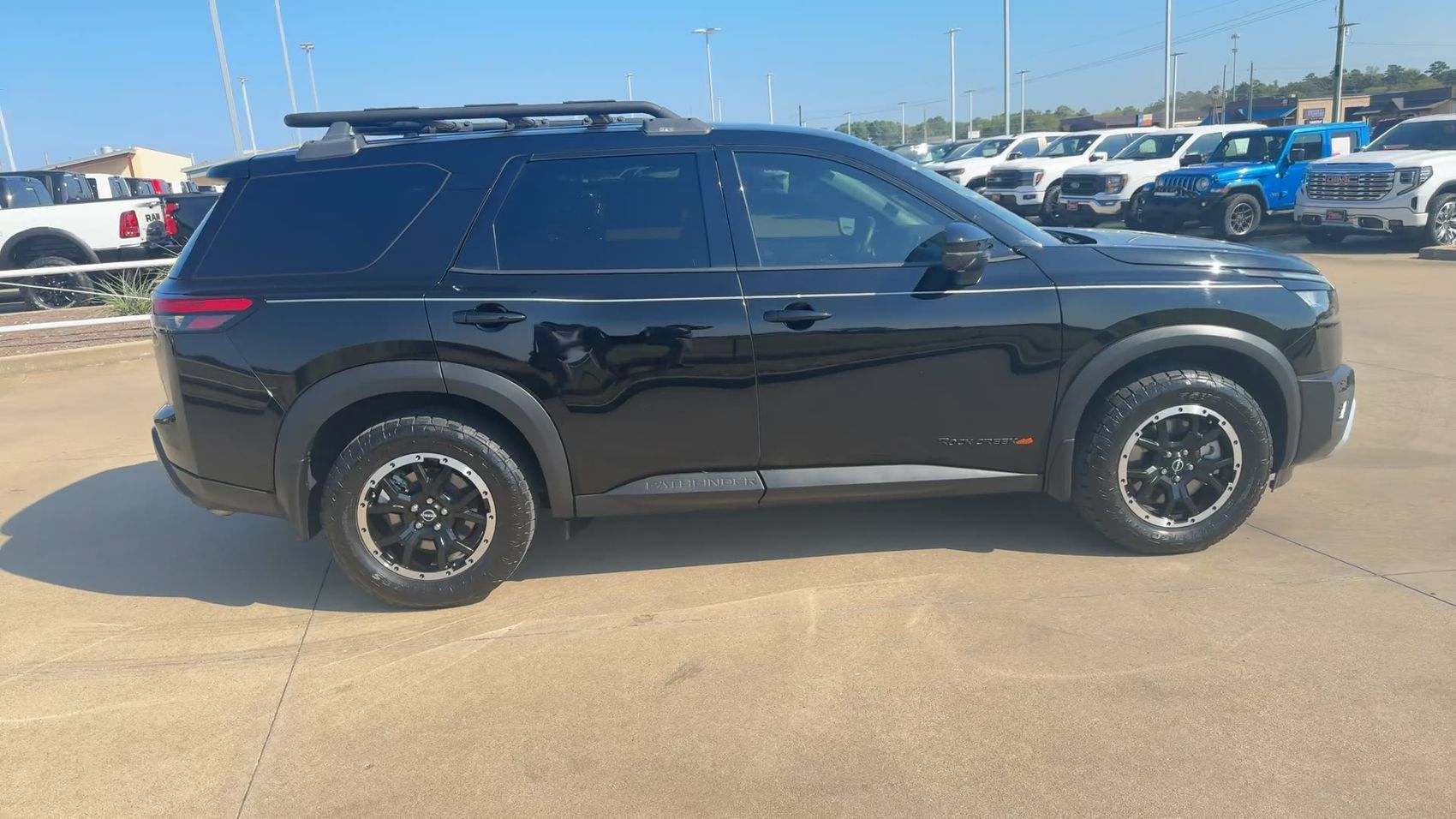 Used 2024 Nissan Pathfinder Rock Creek AWD/4WD image 2