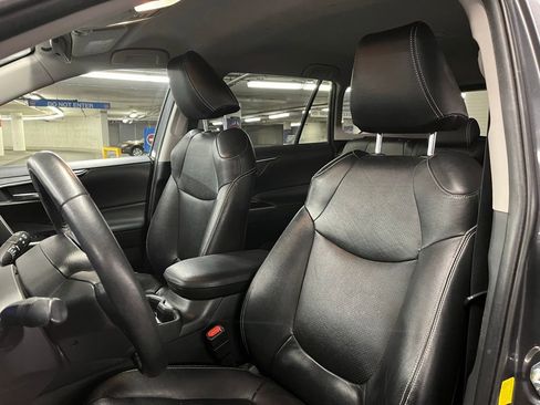 Used 2020 Toyota RAV4 XLE image 18