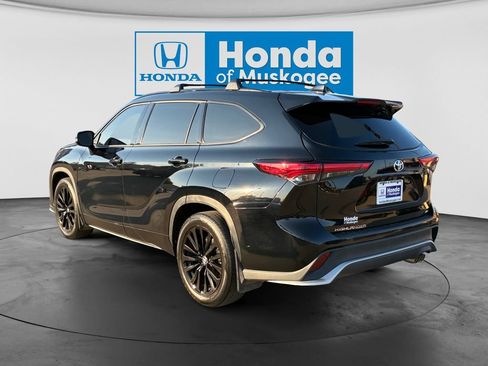 Used 2023 Toyota Highlander XSE FWD image 7