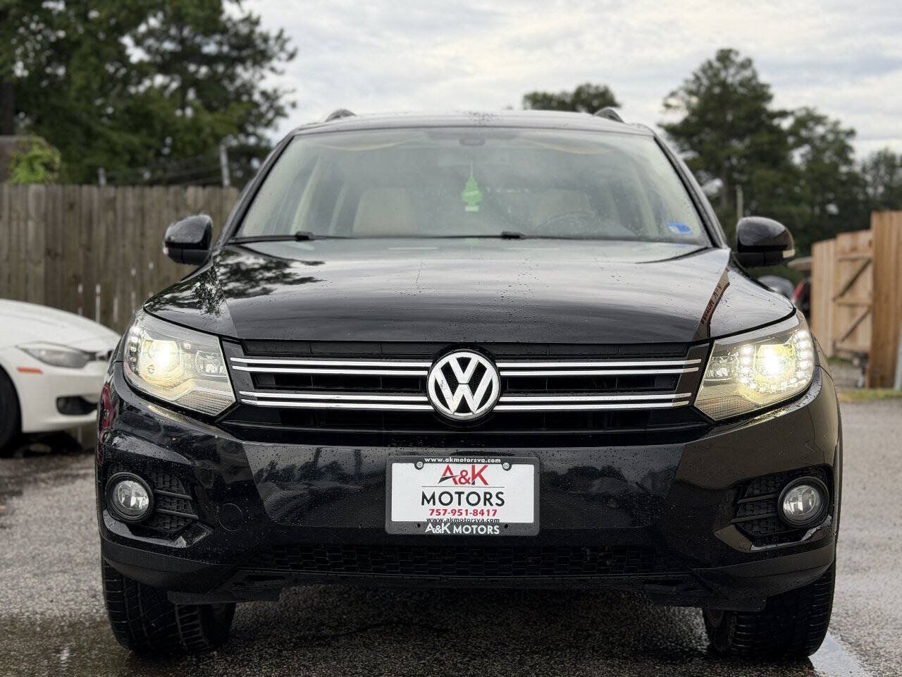 Used 2012 Volkswagen Tiguan SEL AWD/4WD image 3