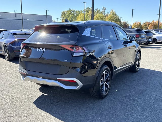 Used 2025 Kia Sportage EX AWD/4WD image 2