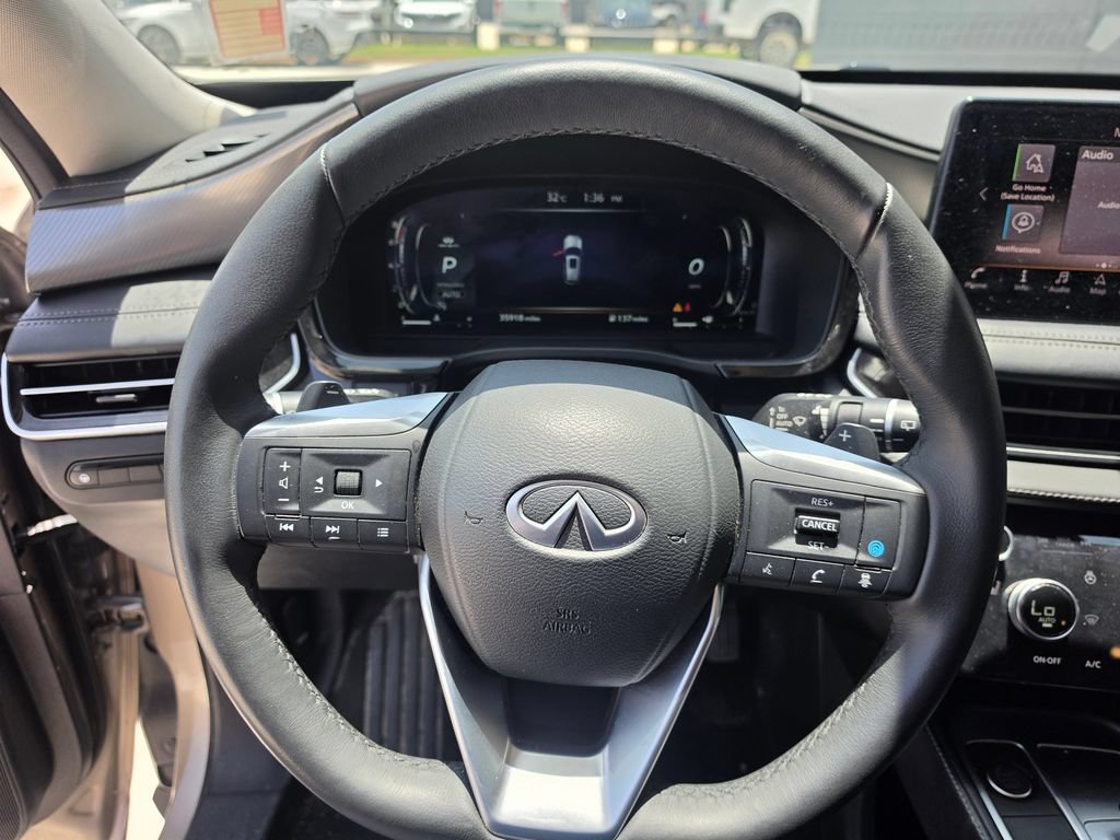Used 2025 INFINITI QX60 Luxe AWD/4WD image 3
