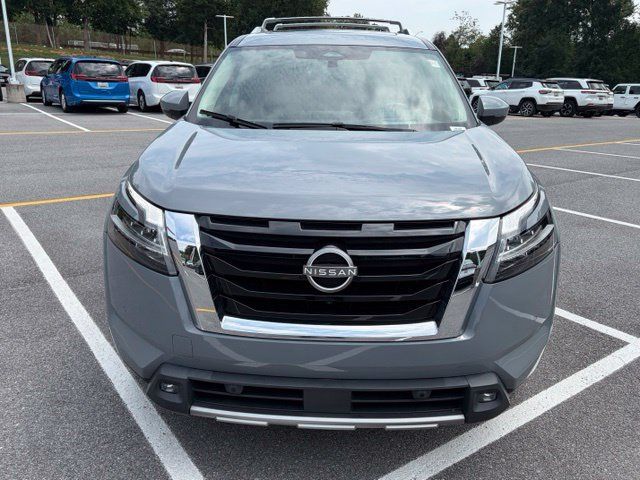 Certified 2022 Nissan Pathfinder Platinum w/ Cargo Package AWD/4WD image 10