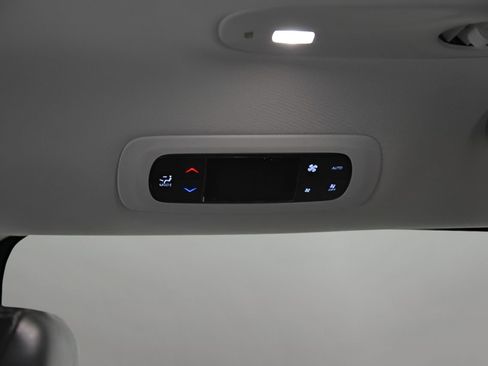 Used 2023 Chrysler Pacifica Touring-L FWD image 32