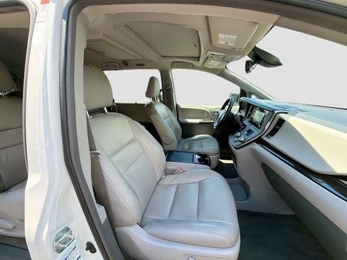 Used 2018 Toyota Sienna XLE Premium AWD/4WD image 27