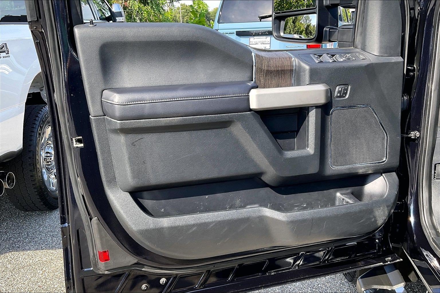 Used 2021 Ford F350 Lariat w/ Chrome Package AWD/4WD image 23