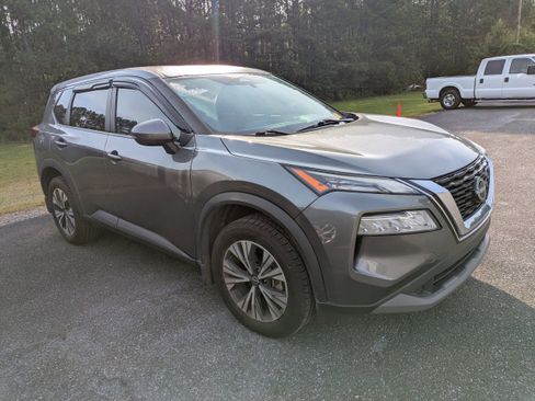 Used 2022 Nissan Rogue SV FWD image 1