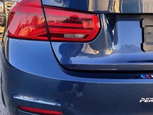 Used 2018 BMW 330i Sedan w/ Convenience Package image 11