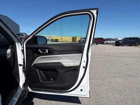 Used 2025 Jeep Compass Limited AWD/4WD image 26