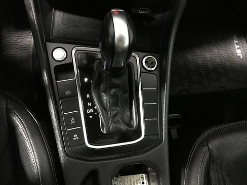 Used 2020 Volkswagen Jetta SEL Premium image 30