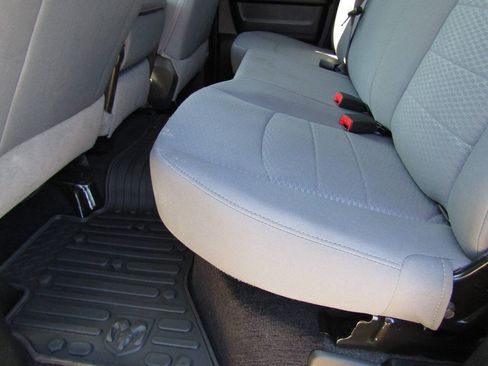 Used 2019 RAM 1500 Express AWD/4WD image 16