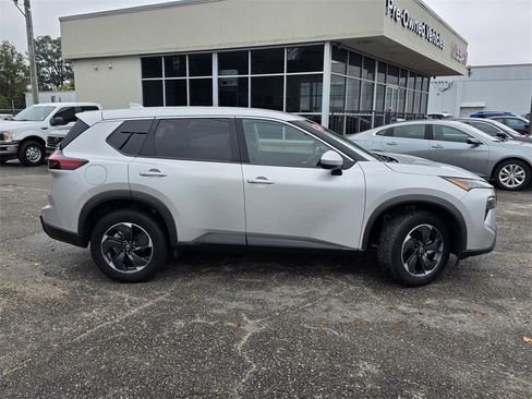 Used 2024 Nissan Rogue SV image 36