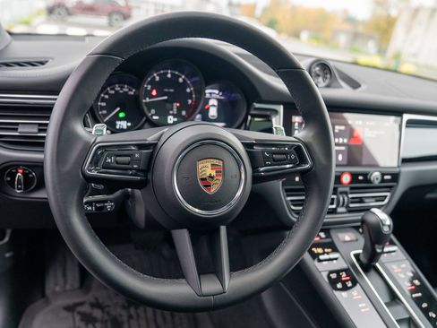 Used 2025 Porsche Macan image 14