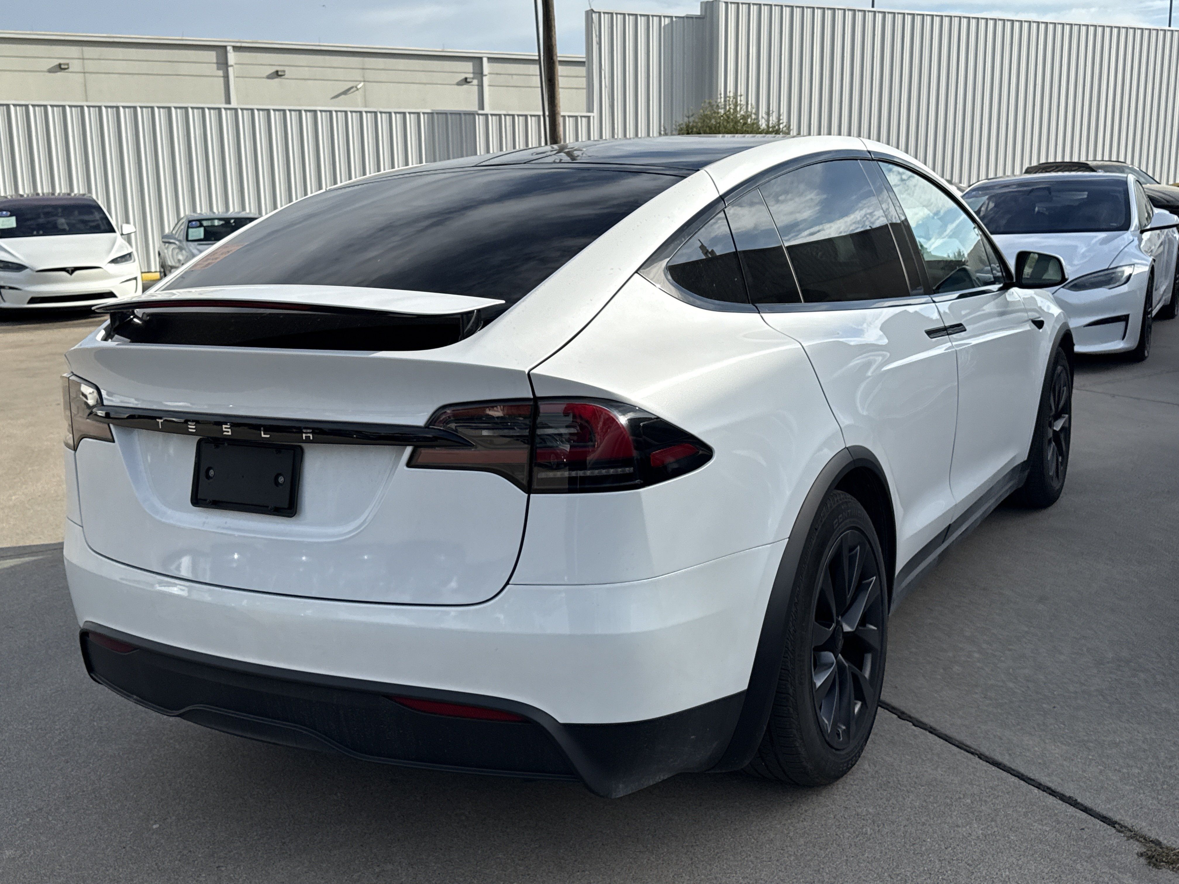 Used 2025 Tesla Model X AWD/4WD image 3