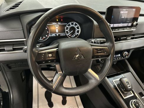Used 2022 Mitsubishi Outlander ES AWD/4WD image 4