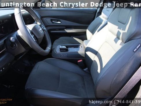 Used 2025 Nissan Ariya FWD image 29