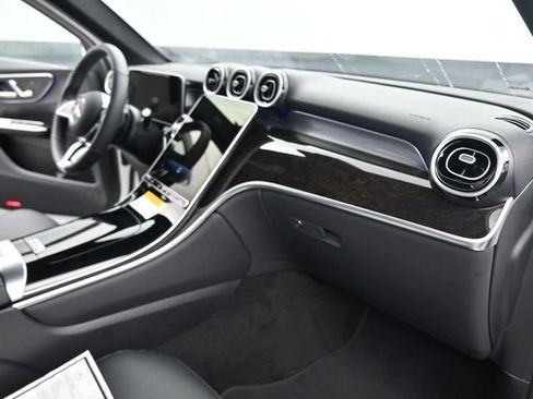 Used 2025 Mercedes-Benz GLC 300 image 27