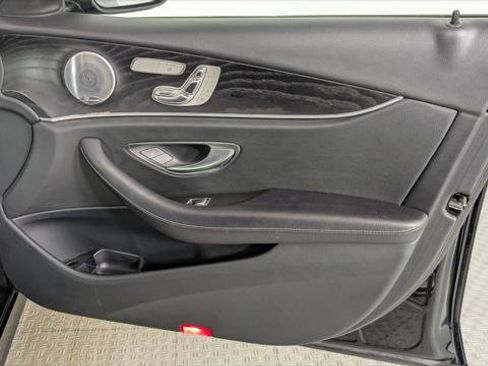Used 2018 Mercedes-Benz E 400 4MATIC Sedan image 22