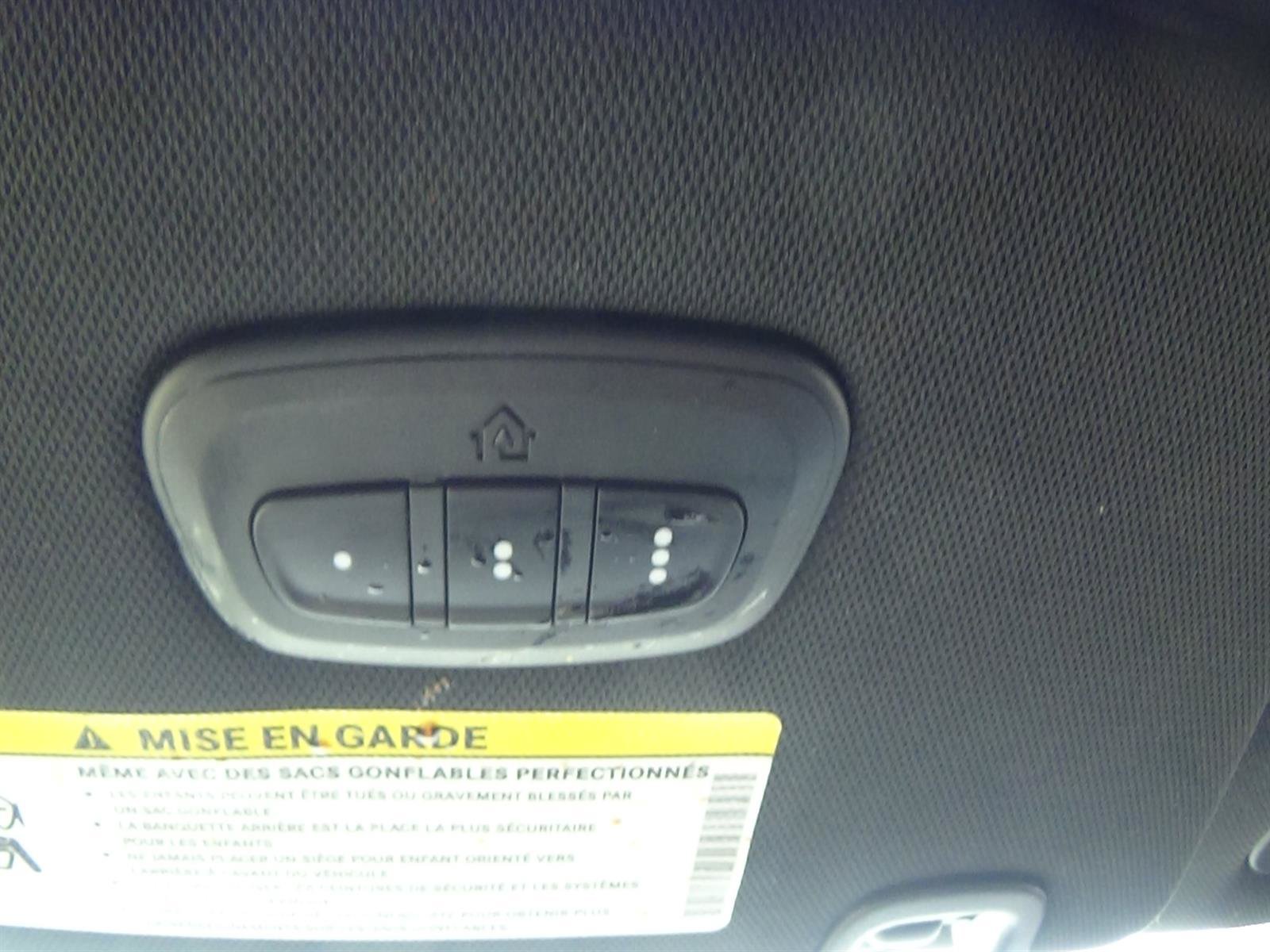 Certified 2025 Chrysler Pacifica Select FWD image 31