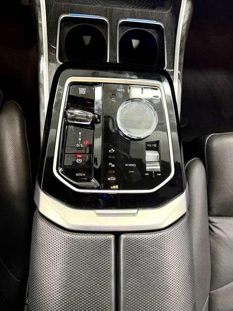 Used 2025 BMW 740i RWD image 30