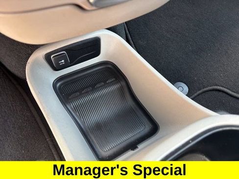 Used 2024 Chrysler Pacifica Touring-L FWD image 25