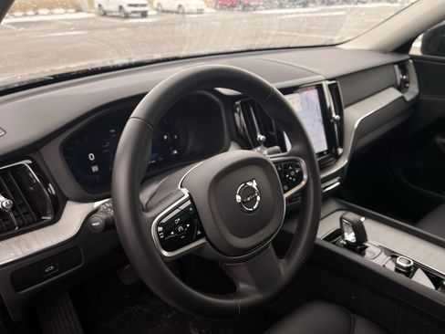 Used 2025 Volvo XC60 B5 Plus image 7