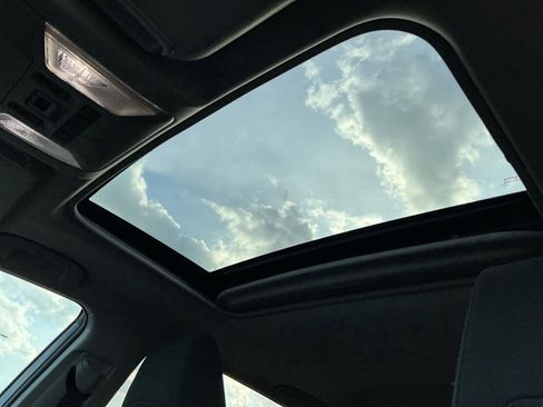 Used 2022 Toyota RAV4 XLE w/ Convenience Package image 18