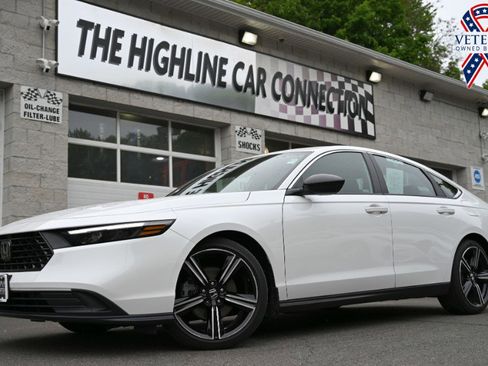Used 2025 Honda Accord Sport image 1