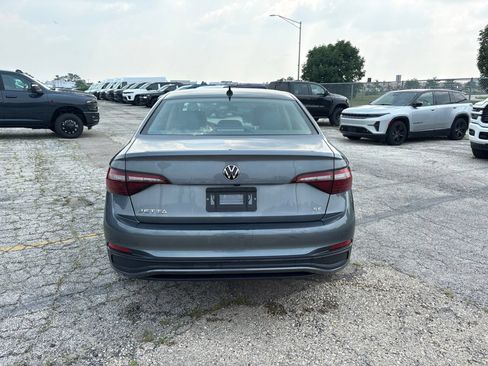 Used 2024 Volkswagen Jetta SE FWD image 6
