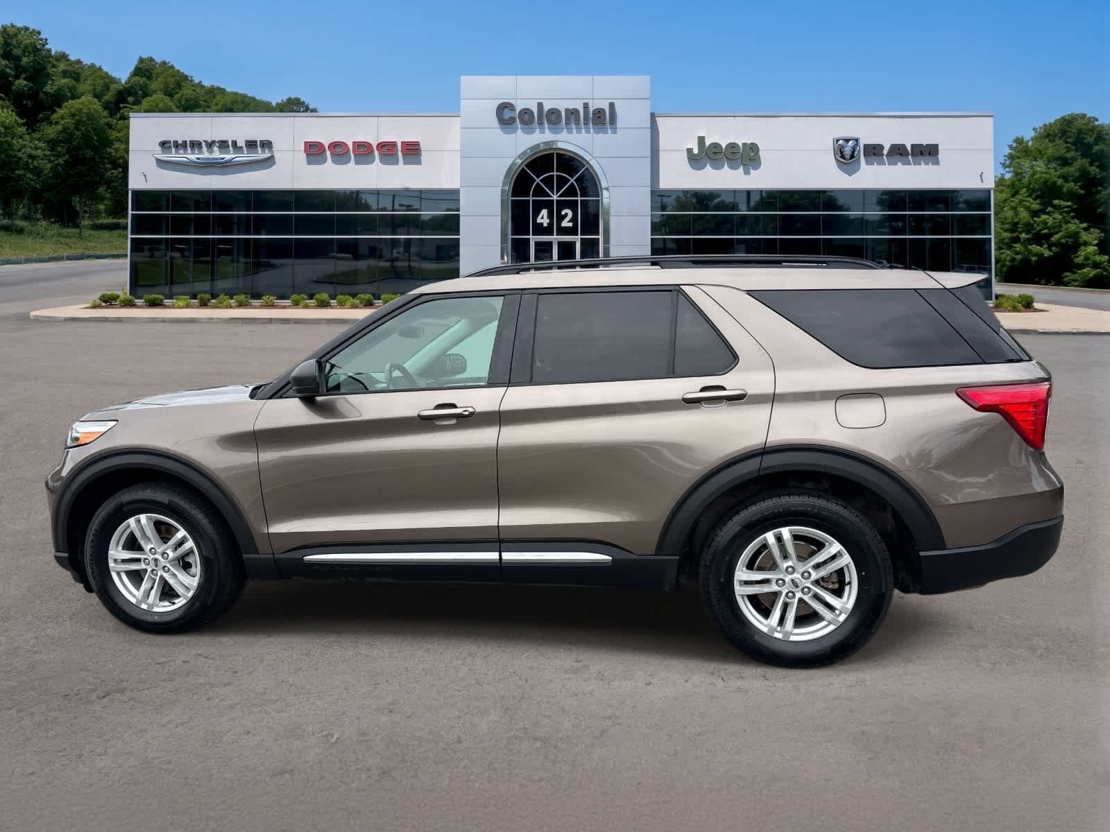 Used 2021 Ford Explorer XLT w/ Equipment Group 202A AWD/4WD image 2