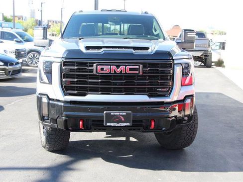 Used 2024 GMC Sierra 2500 AT4X image 2