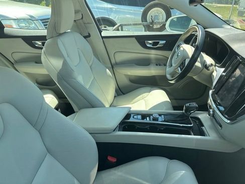 Used 2020 Volvo S60 T5 Momentum FWD image 9