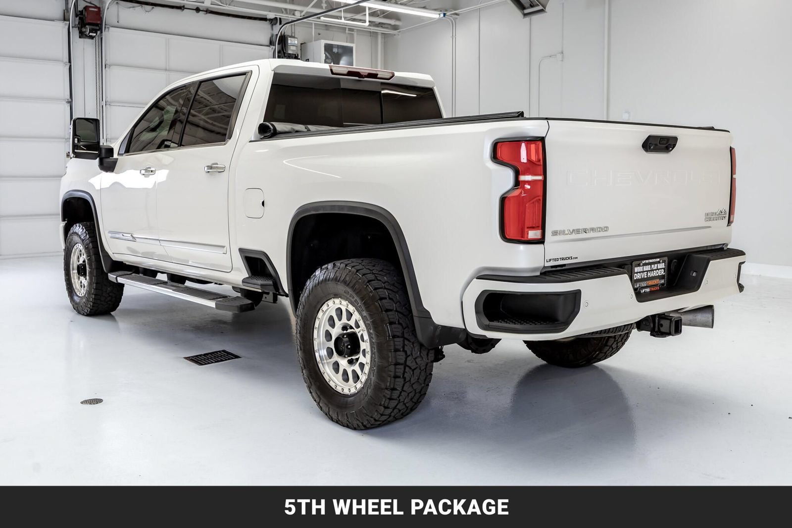 Used 2024 Chevrolet Silverado 2500 High Country w/ Max Trailering Package AWD/4WD image 6